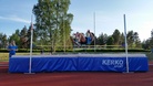 Mikael liitää yli