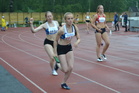 N17, 4x300m: Nellin ja Iidan vaihto onnistui hyvin.