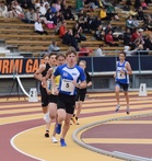 Henrik Ahoniemi juoksemassa mitalia M16 3000m