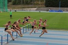 Vilma Rönkä (rata 1) juoksi N17 100m aidoissa kuudenneksi ajalla 15,61