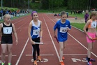 Vielä hymyilyttää - Laura ja Iina 600m:n lähtöviivalla